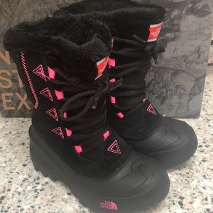 New The North Face Heat Seeker black and pink size 12 snow boots for girls.